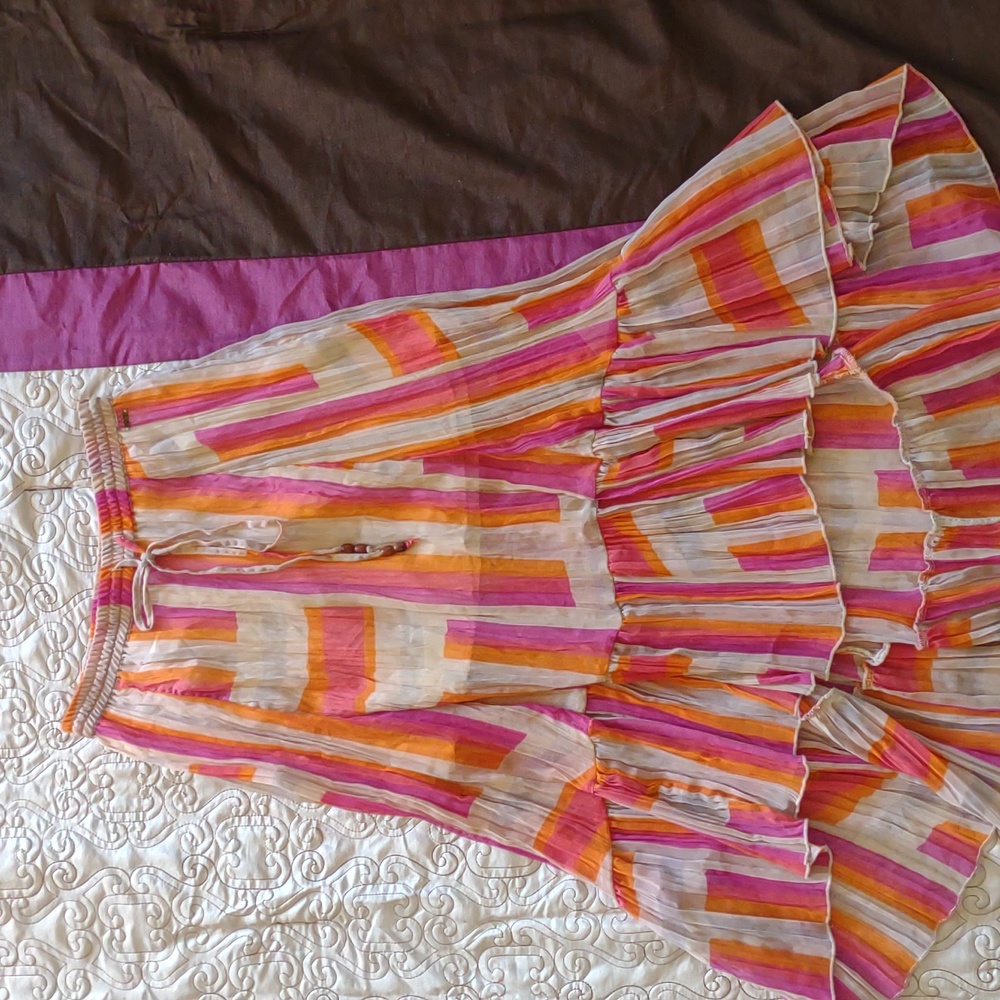 Roxy flowy light breezy skirt beautiful colors great condition size small.